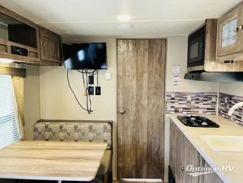 2018 Palomino Puma XLE Lite 18FBC RV Photo 2
