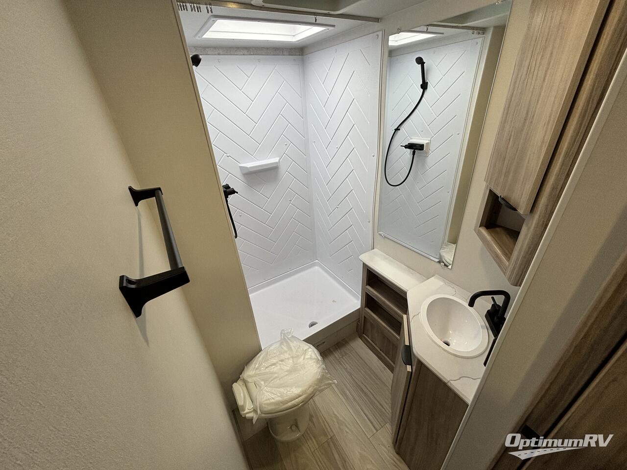 2025 Winnebago Access 30BH Photo 10