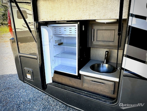 2022 Thor Omni RS36 RV Photo 4