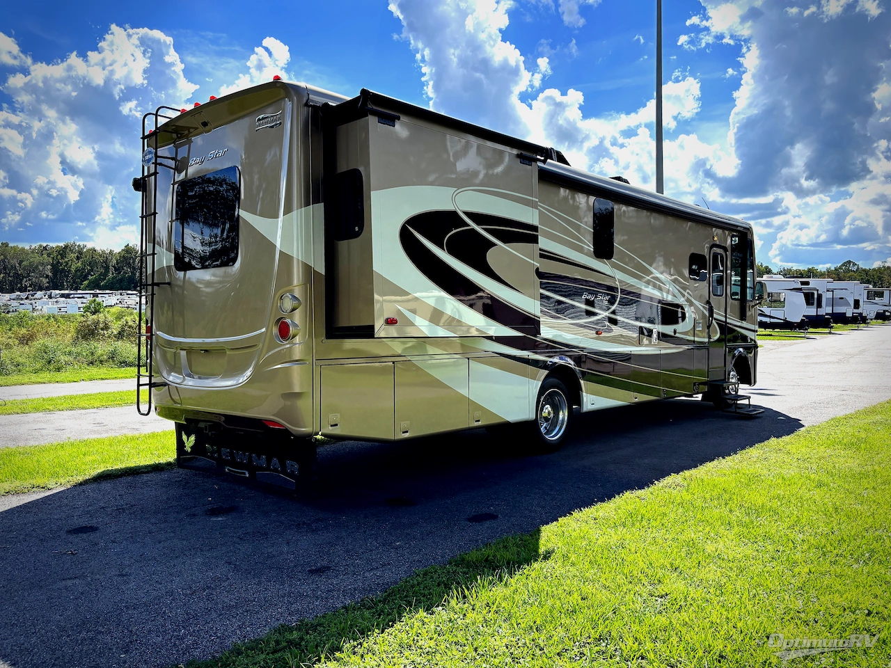 2017 Newmar Bay Star 3401 Photo 2