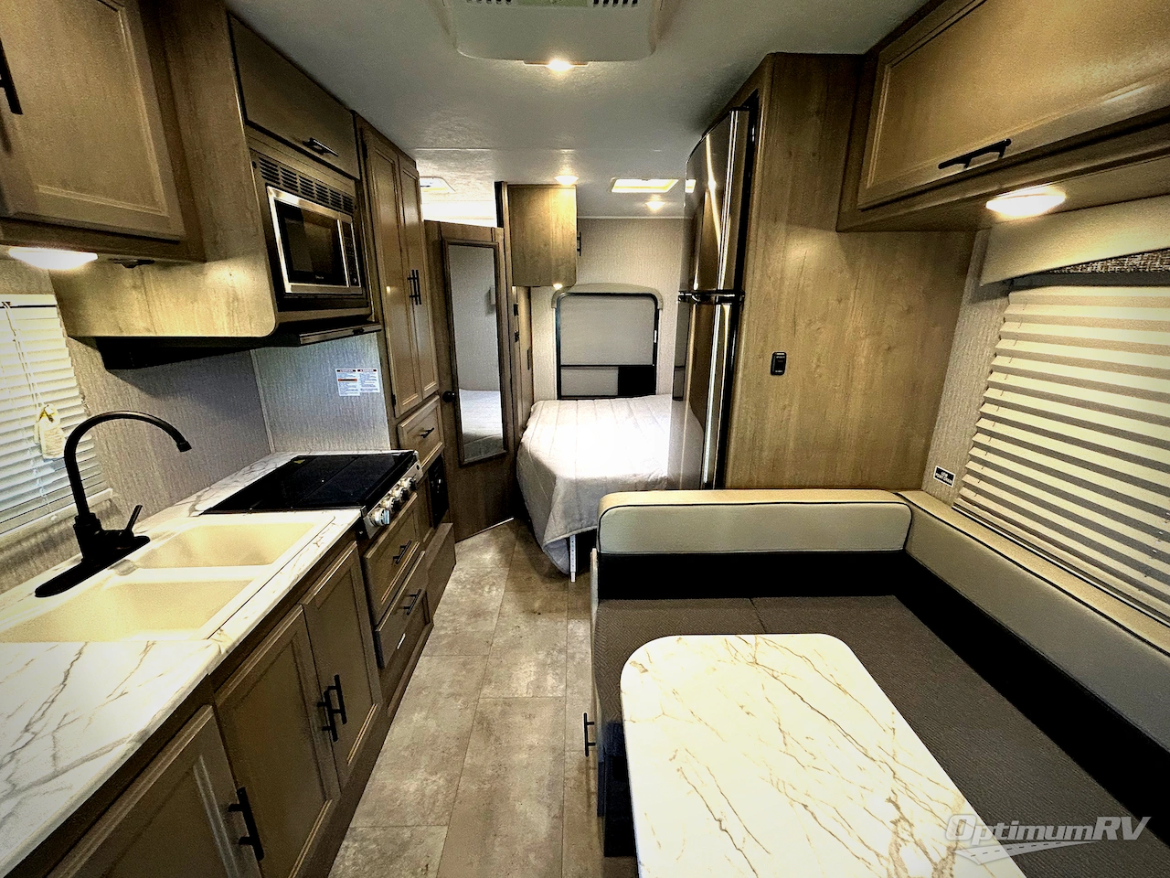 2022 Coachmen Freelander 22XG Ford 350 Photo 4