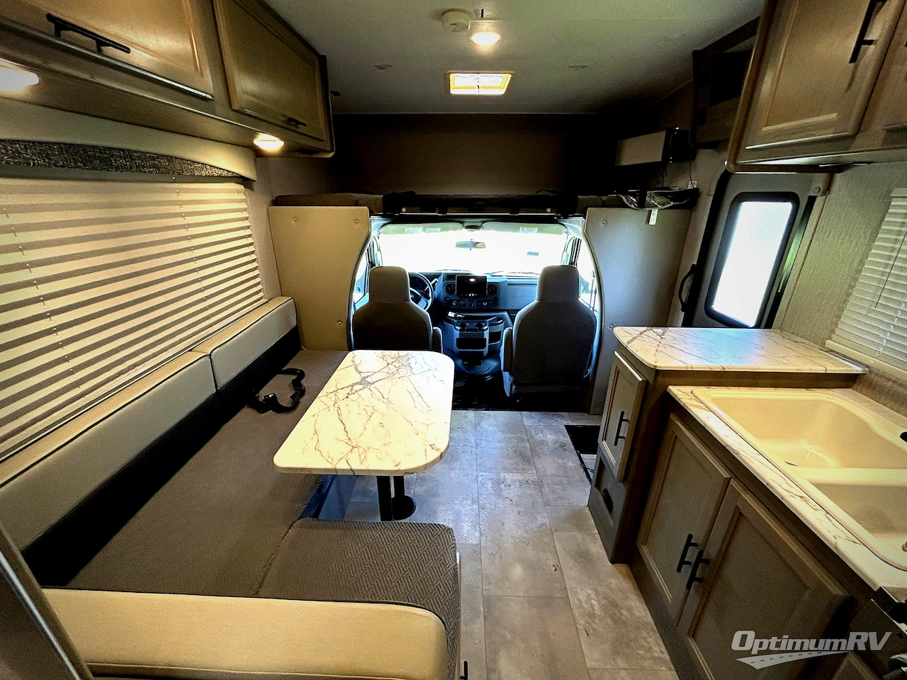 2022 Coachmen Freelander 22XG Ford 350 Photo 5