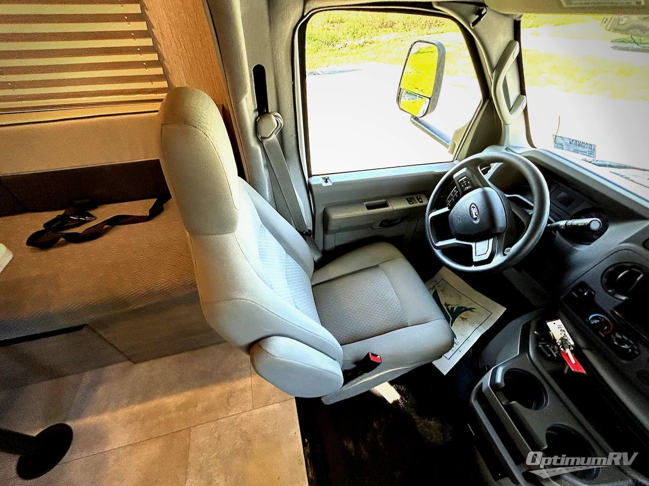 2022 Coachmen Freelander 22XG Ford 350 Photo 7
