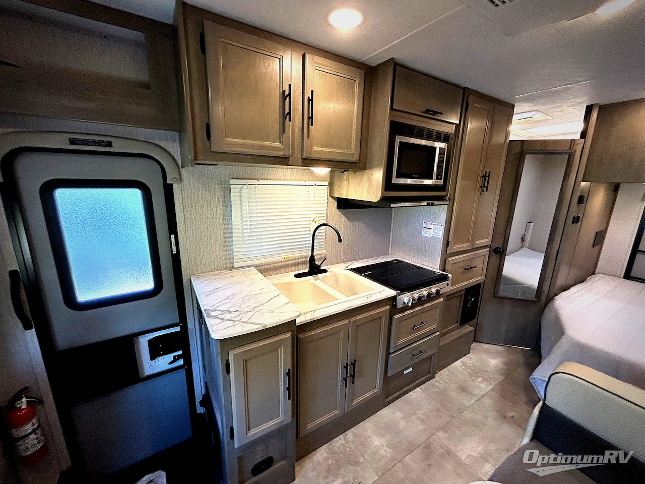 2022 Coachmen Freelander 22XG Ford 350 Photo 13