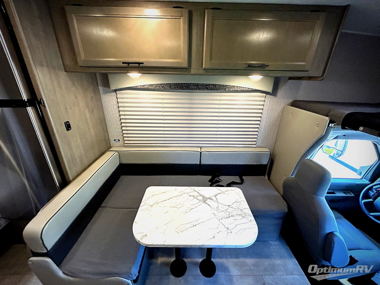2022 Coachmen Freelander 22XG Ford 350 Photo 14