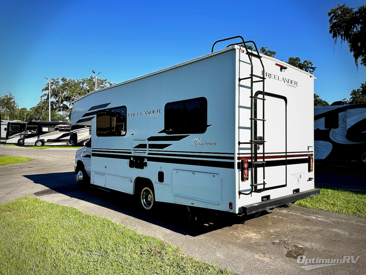 2022 Coachmen Freelander 22XG Ford 350 Photo 3