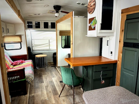 2013 Keystone Mountaineer 362RLQ RV Photo 2