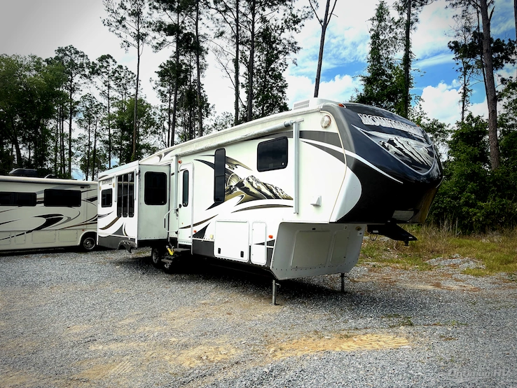 2013 Keystone Mountaineer 362RLQ RV Photo 1