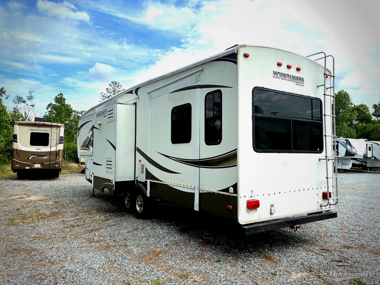 2013 Keystone Mountaineer 362RLQ Photo 3
