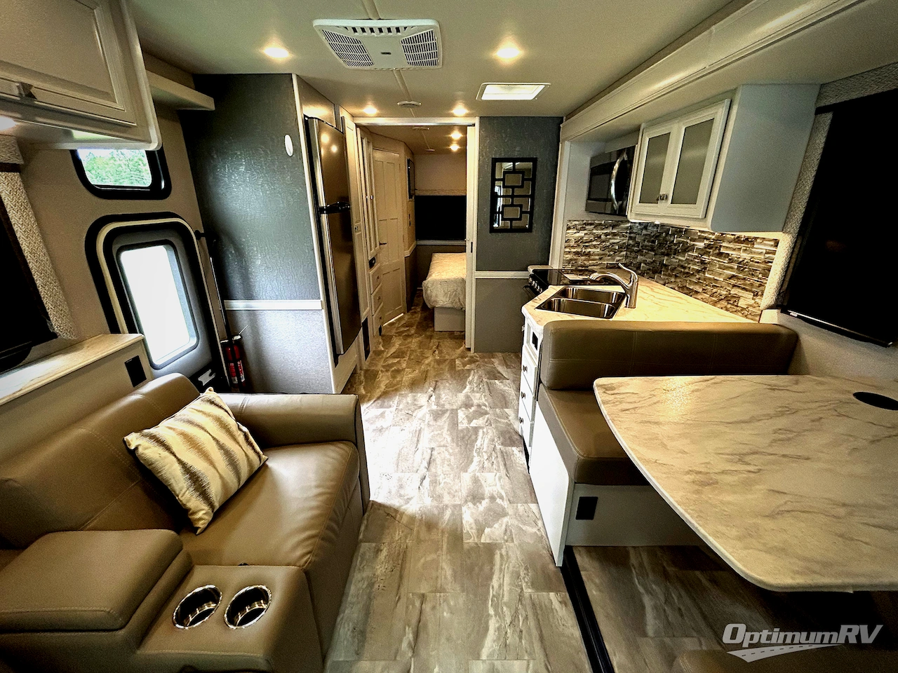 2021 Holiday Rambler Admiral 28A Photo 4