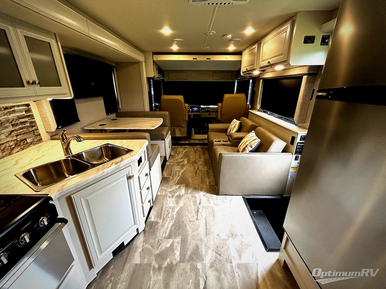 2021 Holiday Rambler Admiral 28A Photo 5