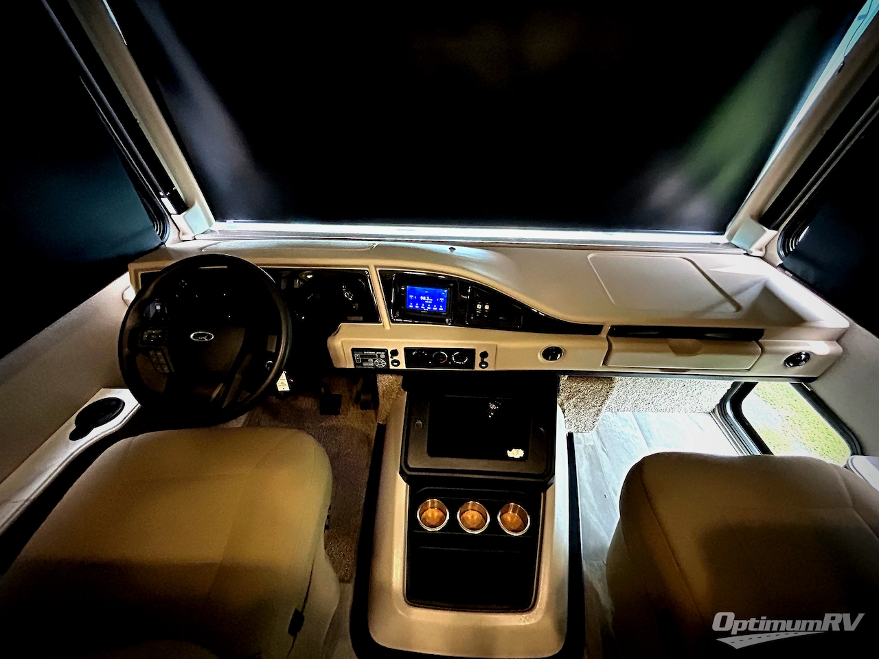 2021 Holiday Rambler Admiral 28A Photo 8