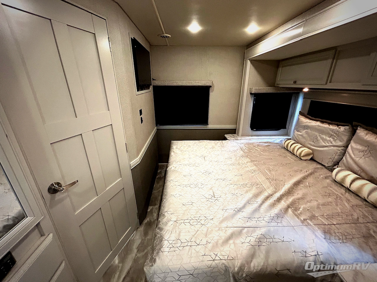 2021 Holiday Rambler Admiral 28A Photo 14