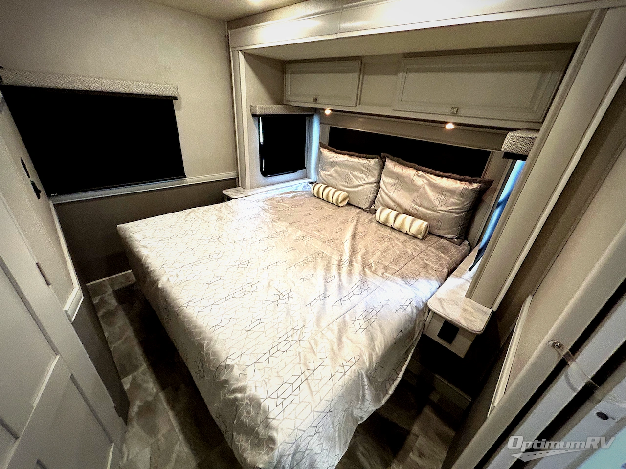2021 Holiday Rambler Admiral 28A Photo 17