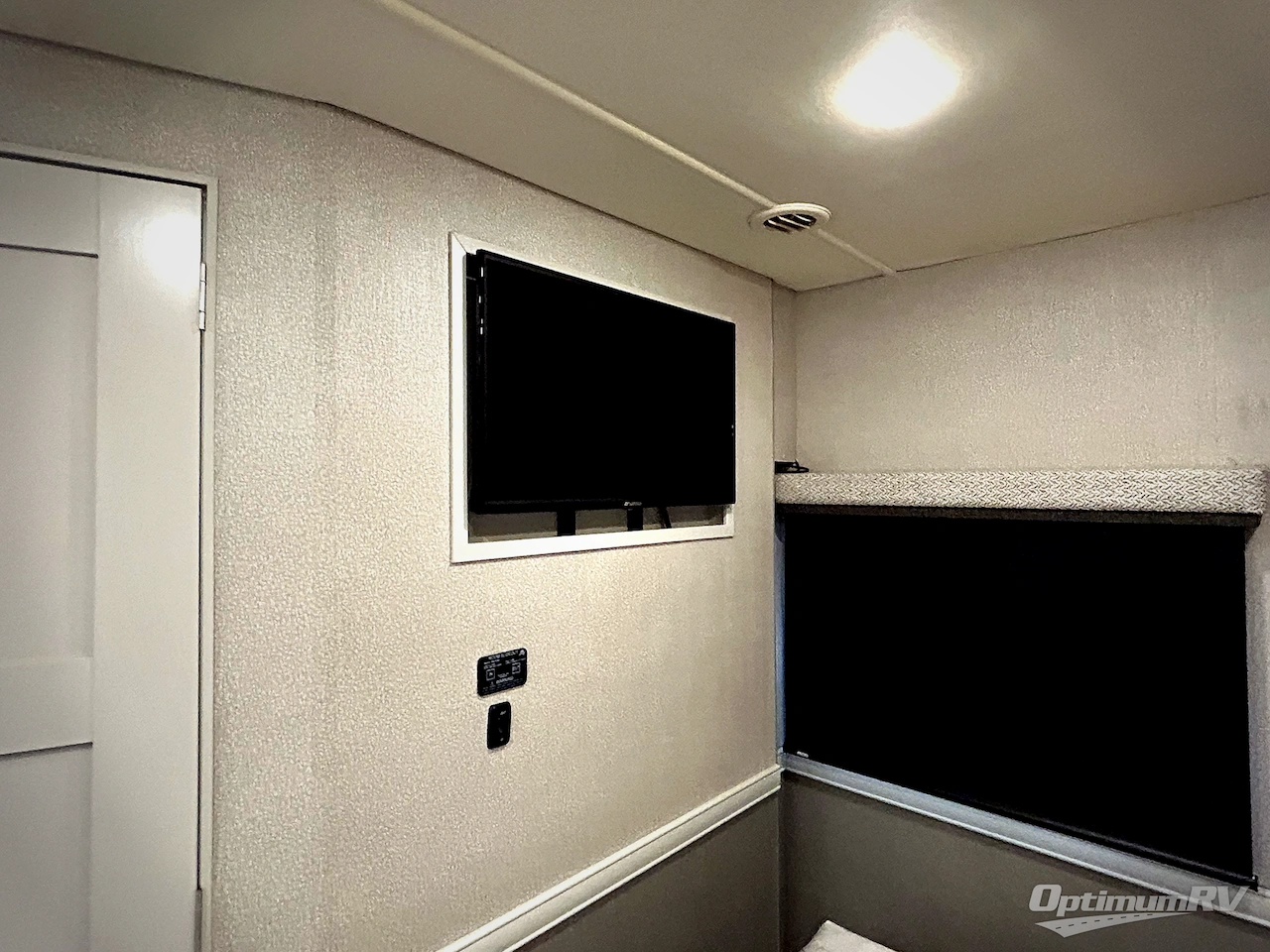2021 Holiday Rambler Admiral 28A Photo 18