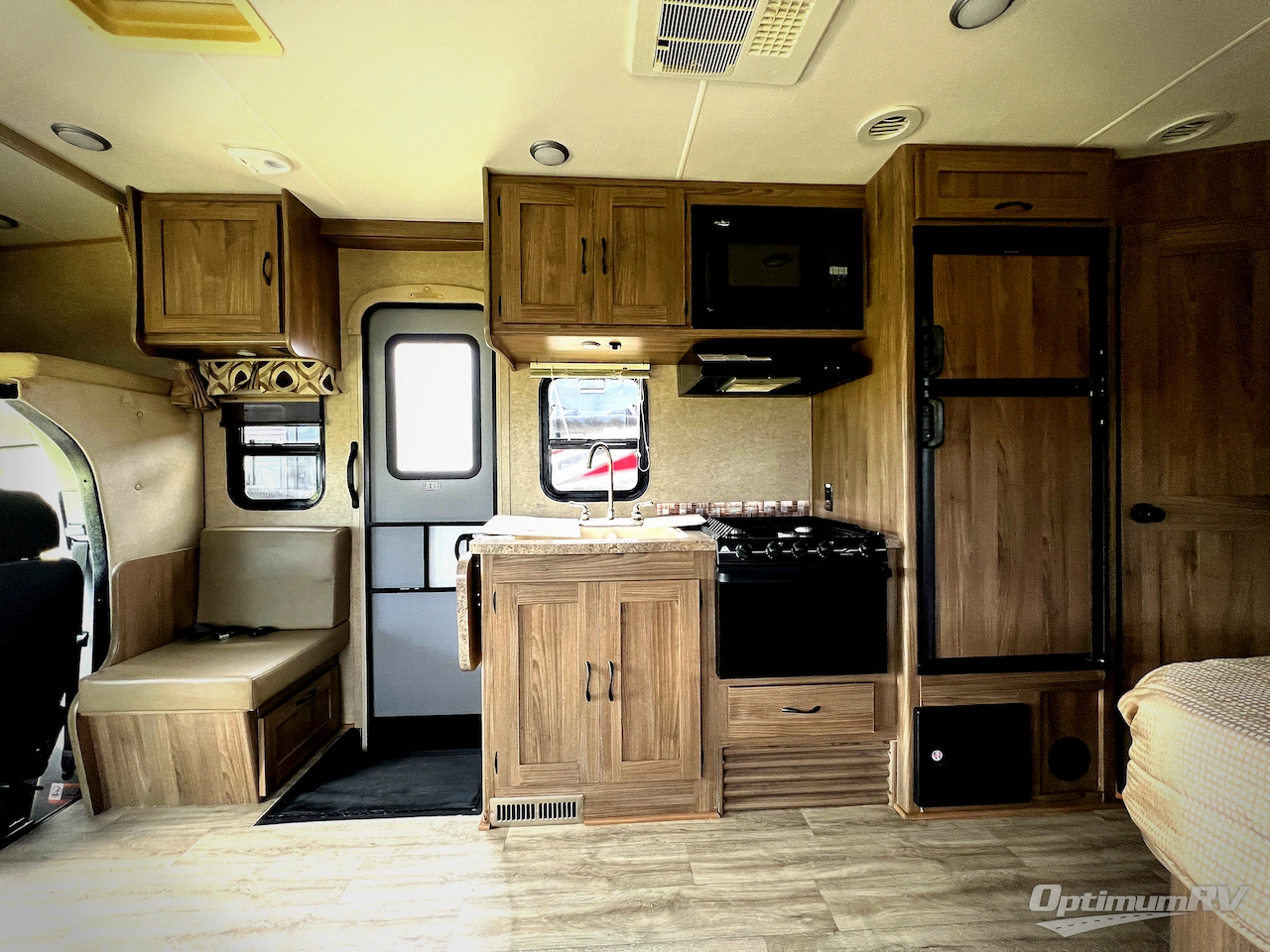 2016 Coachmen Prism 2200 LE Photo 9
