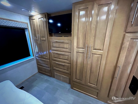 2023 Forest River Georgetown 7 Series 32J7 RV Photo 4