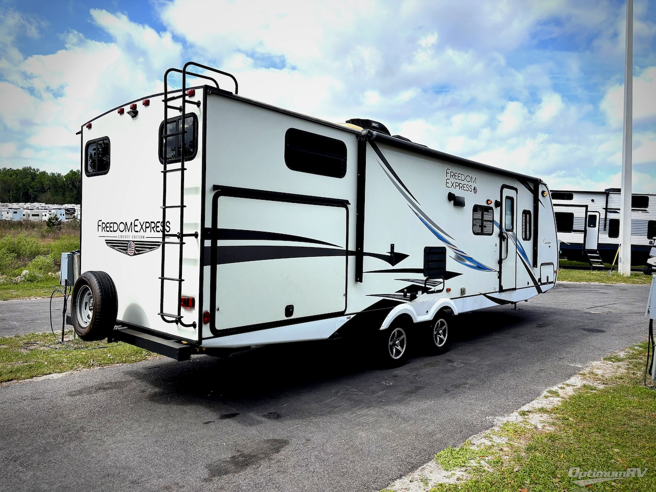 2020 Coachmen Freedom Express Liberty Edition 292BHDSLE Photo 2