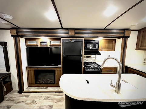 2018 Keystone Cougar Half-Ton Series 32RLI RV Photo 2