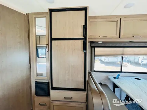 2021 Thor Coleman 23CM RV Photo 3