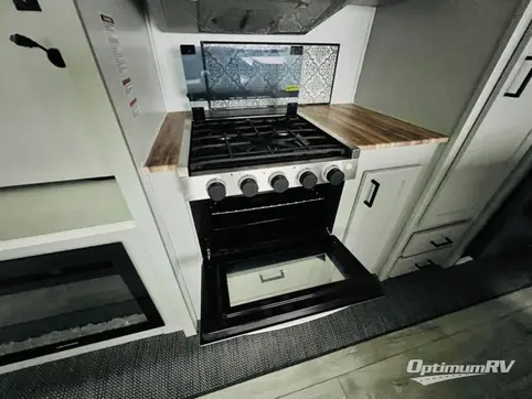 2022 Heartland North Trail 33RETS RV Photo 3