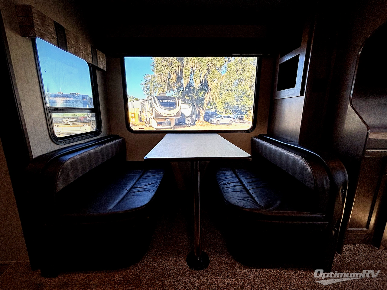 2019 Forest River Sandpiper 372LOK Photo 21