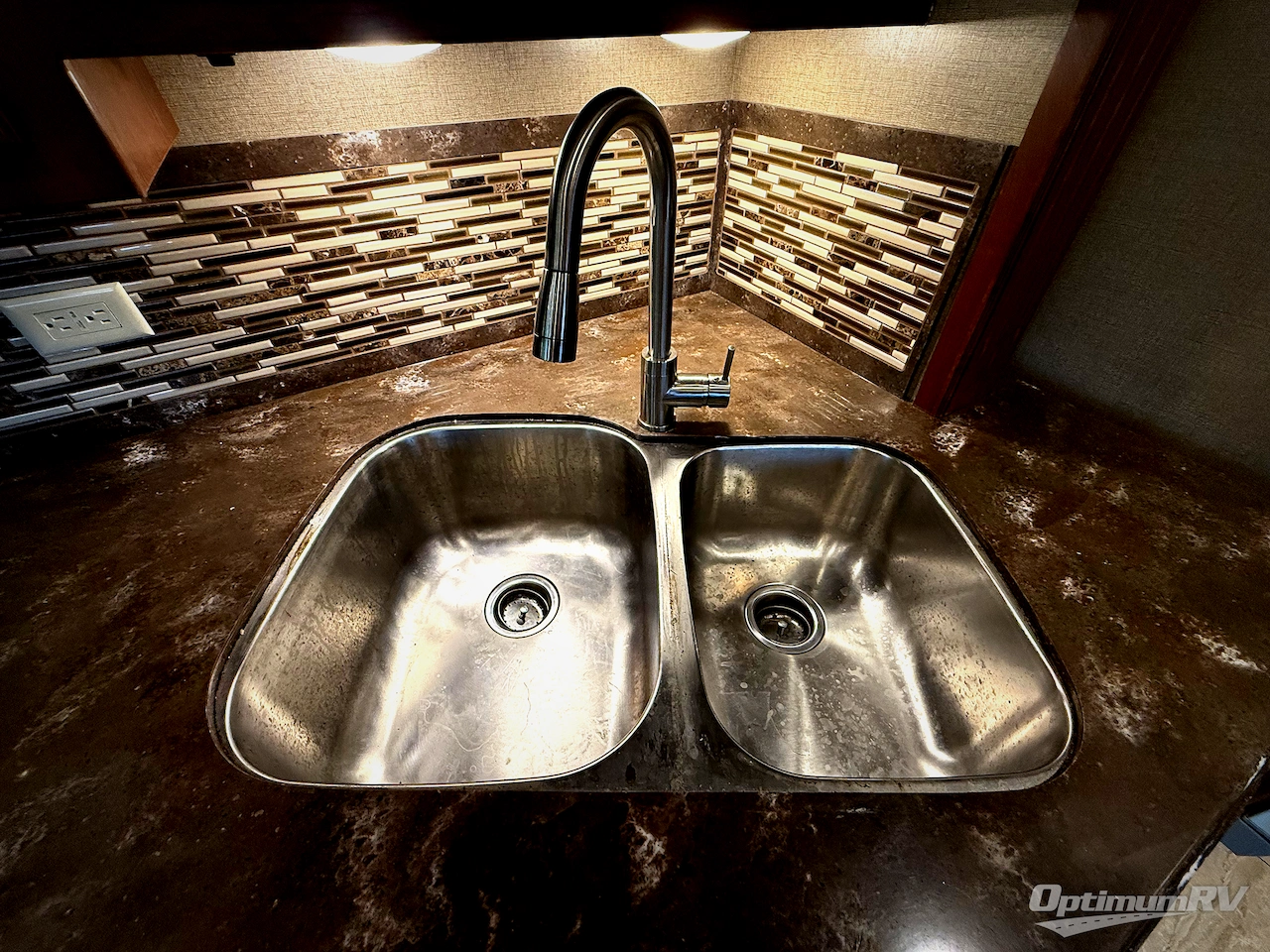 2017 Forest River Berkshire XL 40BH Photo 13