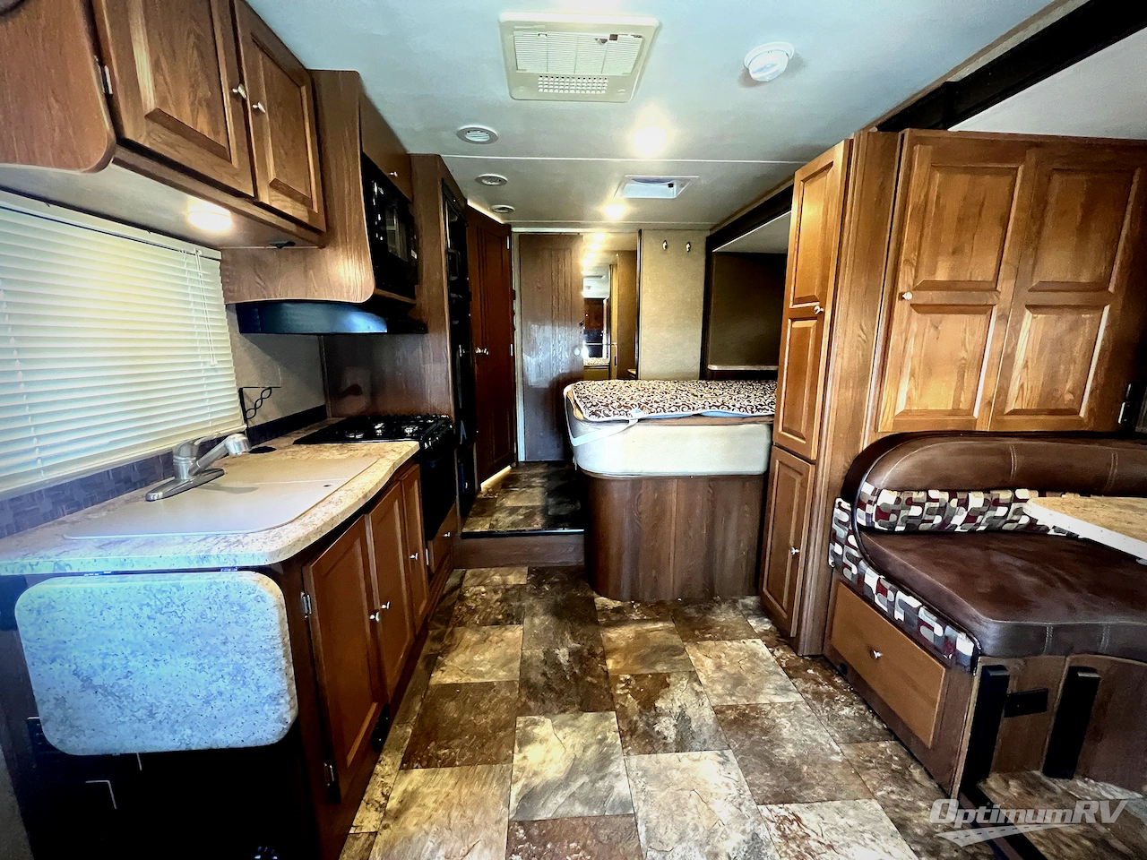 2017 Coachmen Leprechaun 240FS Ford 450 Photo 4