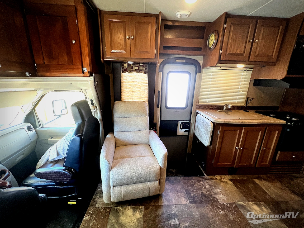 2017 Coachmen Leprechaun 240FS Ford 450 Photo 8
