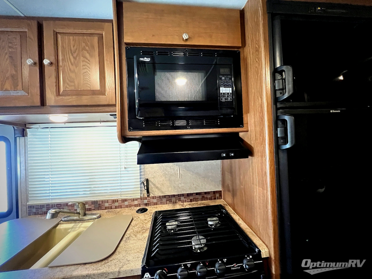 2017 Coachmen Leprechaun 240FS Ford 450 Photo 13