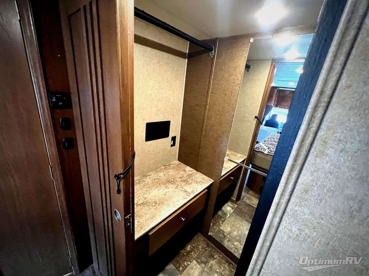 2017 Coachmen Leprechaun 240FS Ford 450 Photo 19