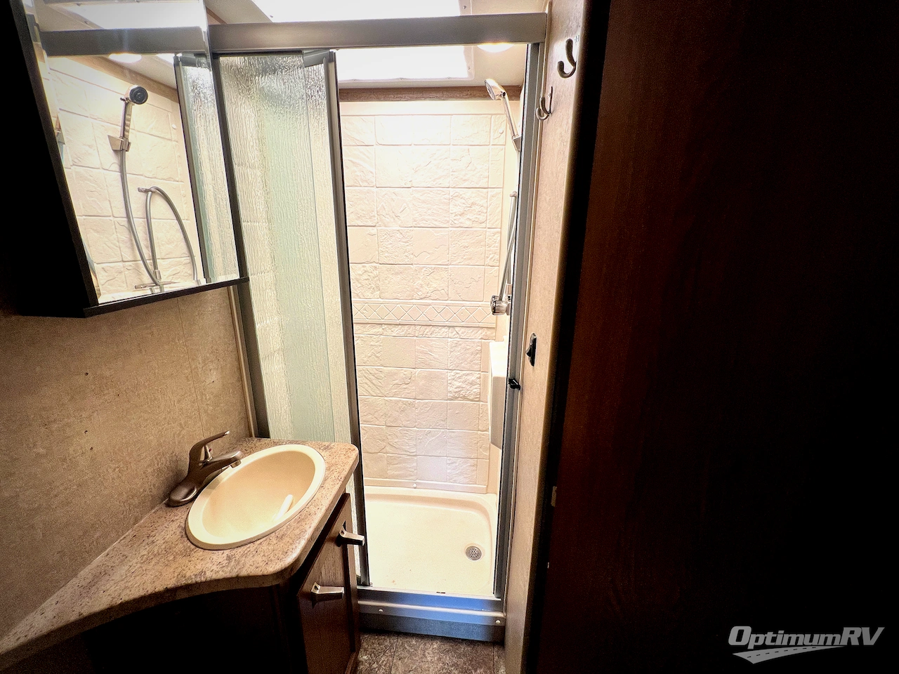 2017 Coachmen Leprechaun 240FS Ford 450 Photo 21