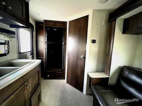 2019 Starcraft Launch Outfitter 21FBS RV Photo 4