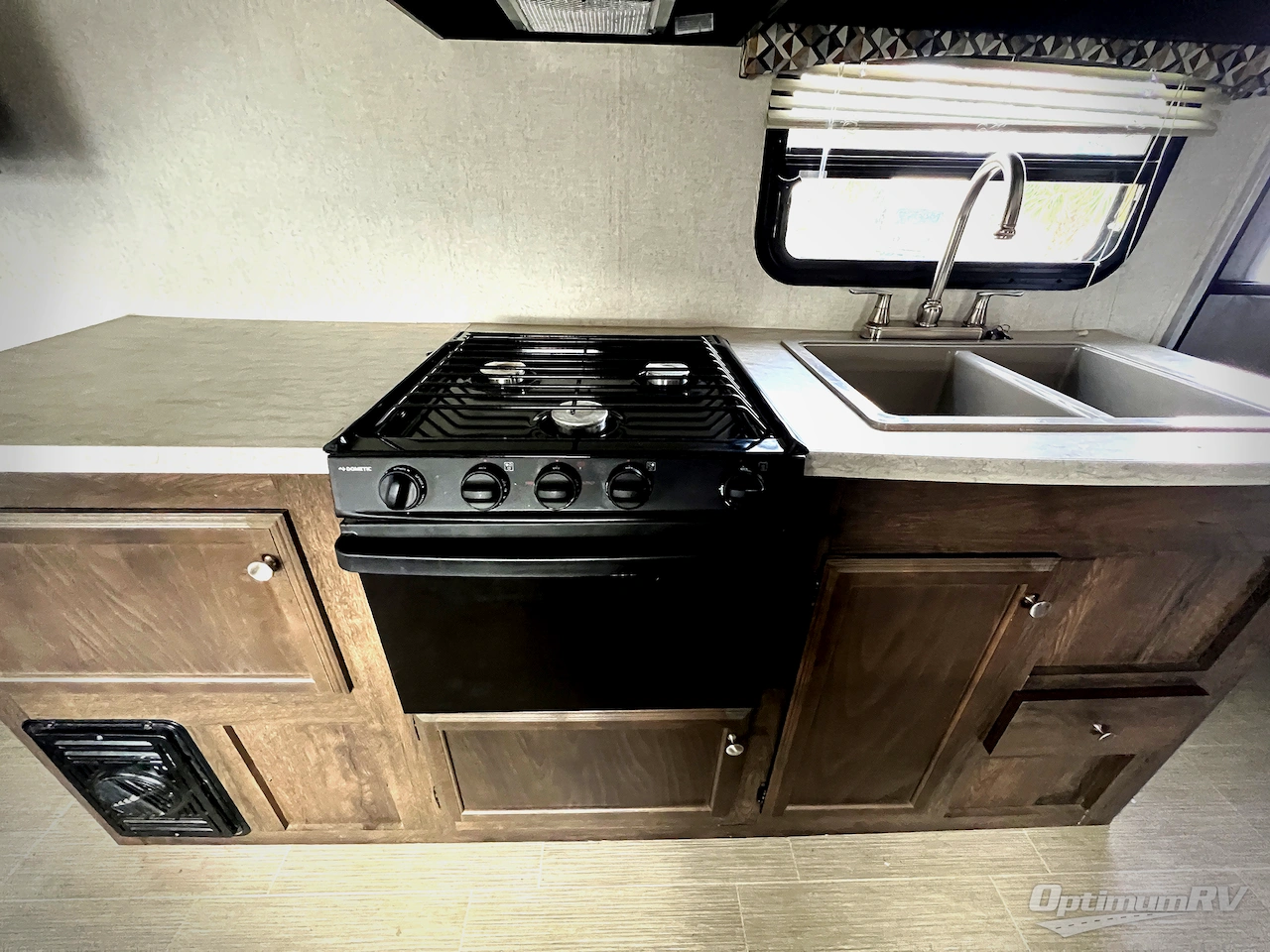 2019 Starcraft Launch Outfitter 21FBS Photo 10