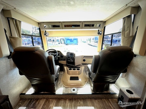 2022 Thor Hurricane 29M RV Photo 2