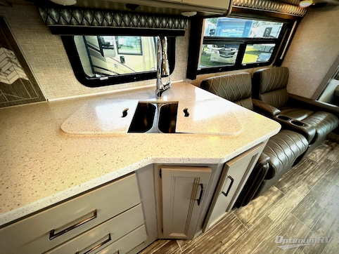 2022 Thor Hurricane 29M RV Photo 3