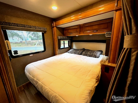 2017 Thor Quantum GR22 RV Photo 4