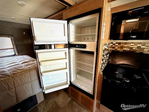 2018 Thor Windsport 29M RV Photo 3