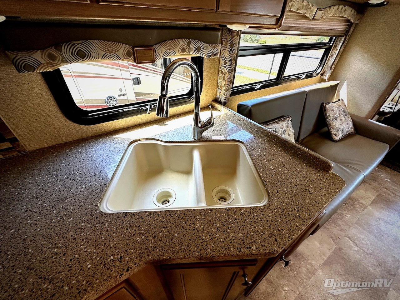 2018 Thor Windsport 29M Photo 11