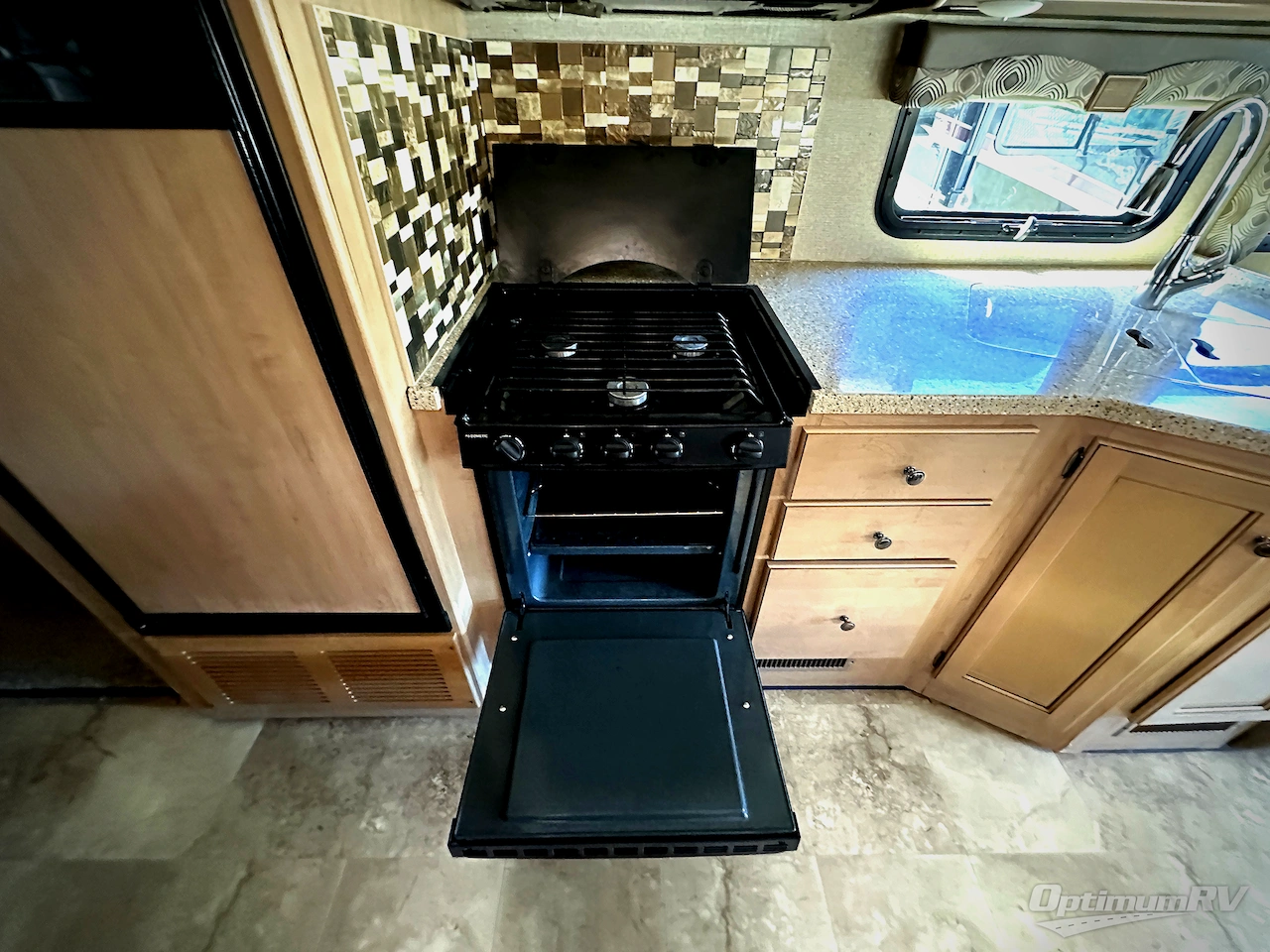 2018 Thor Windsport 29M Photo 12