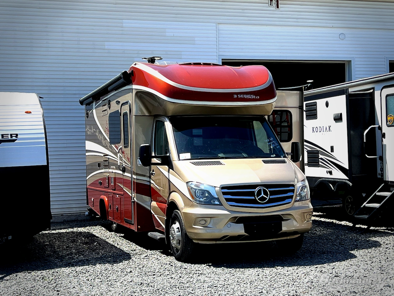 2017 Dynamax isata 3 24FW Photo 1