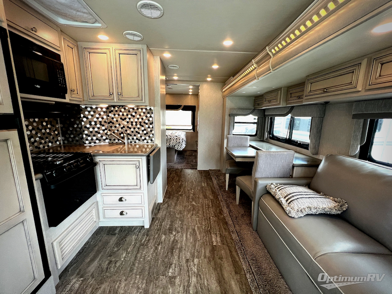 2020 Newmar Bay Star Sport 2702 Photo 6