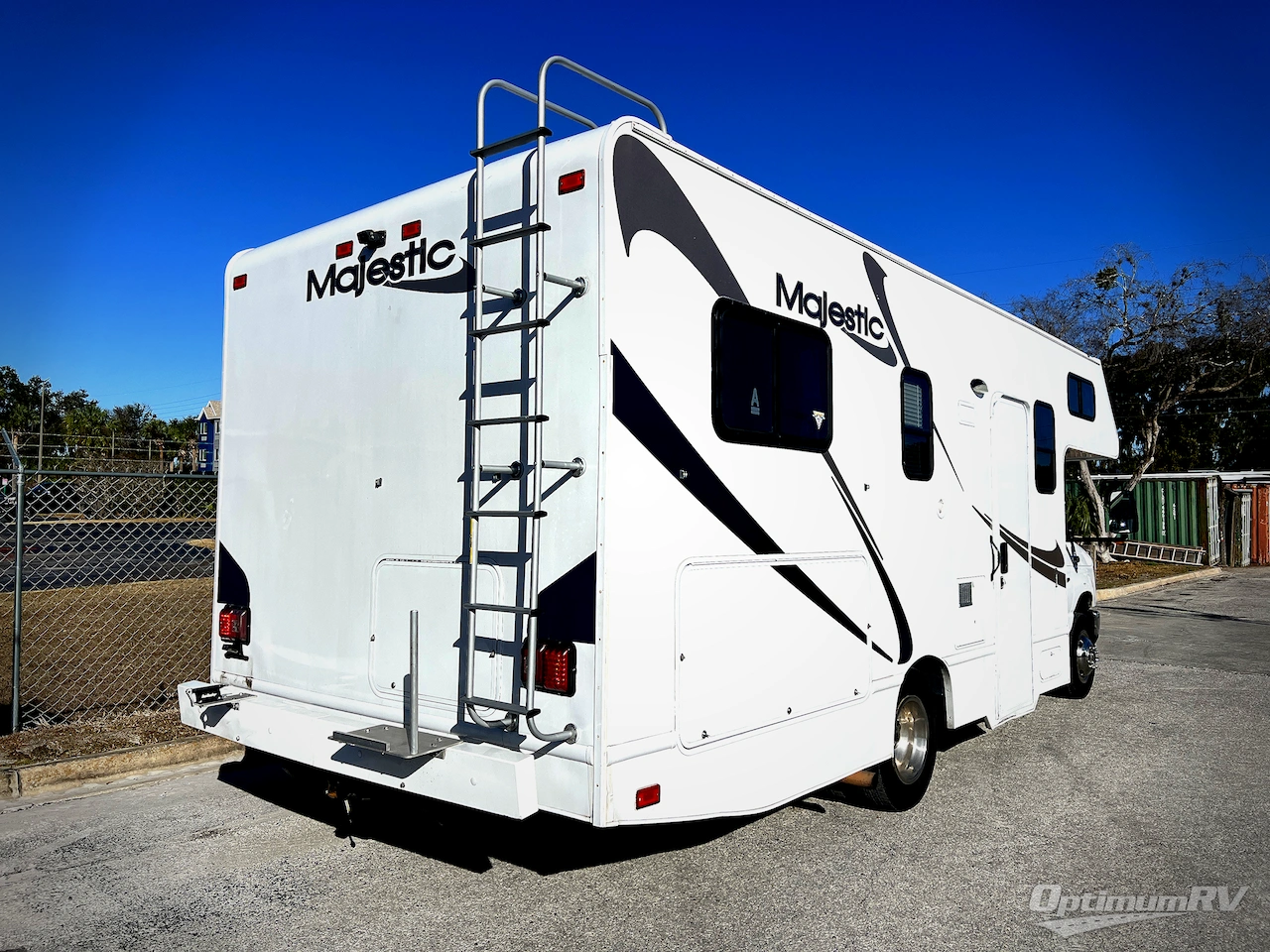 2013 Born Free Majestic 23A Photo 3