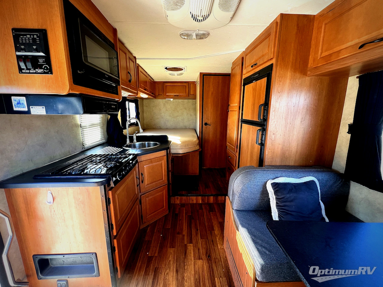 2013 Born Free Majestic 23A Photo 4