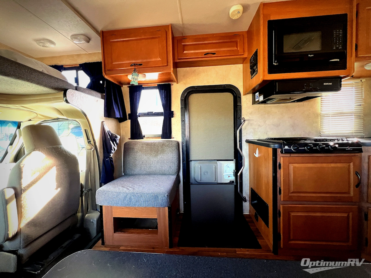 2013 Born Free Majestic 23A Photo 9