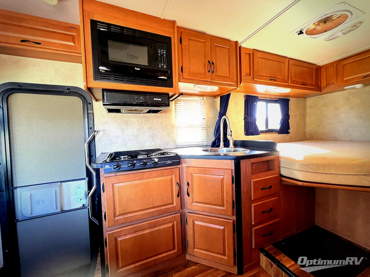 2013 Born Free Majestic 23A Photo 10