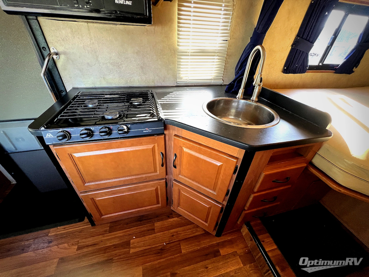 2013 Born Free Majestic 23A Photo 11