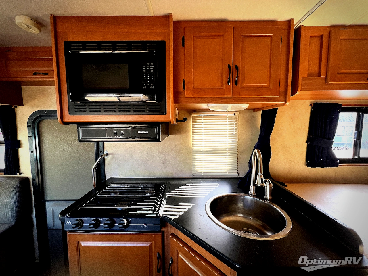 2013 Born Free Majestic 23A Photo 12