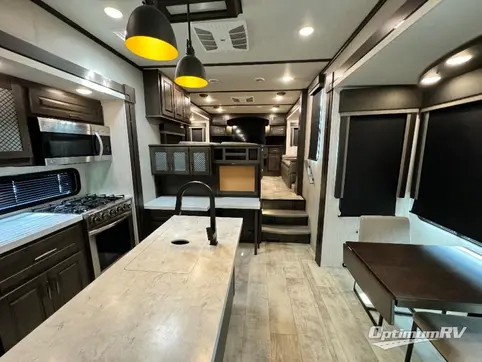 2021 Grand Design MOMENTUM 376THS RV Photo 2