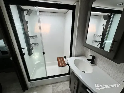 2021 Grand Design MOMENTUM 376THS RV Photo 4